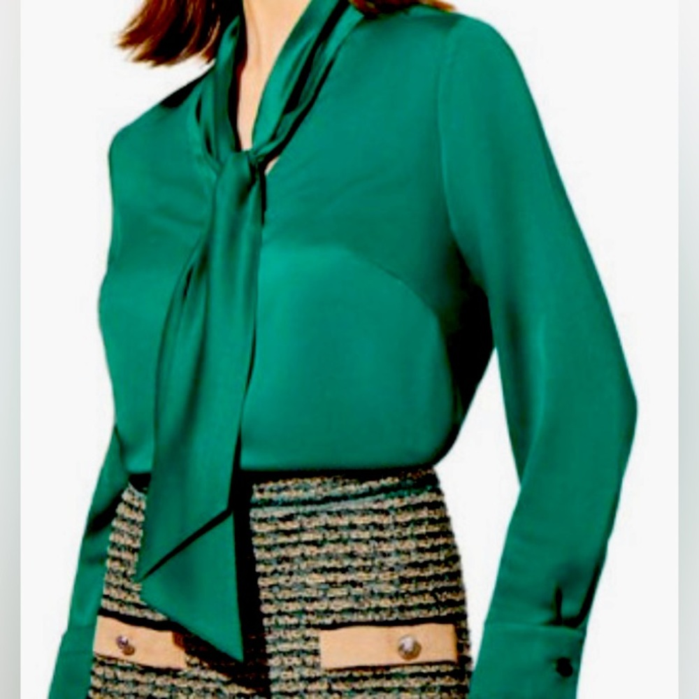 Ming Wang Green Tie Neck Crêpe de Chine Blouse in Jewel Medium